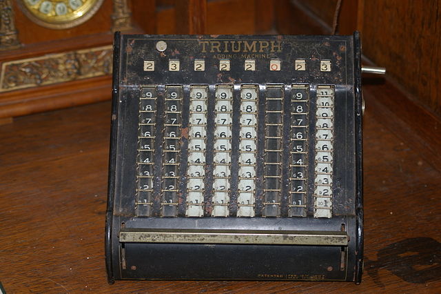 640px-Triumph_adding_machine_gnangarra